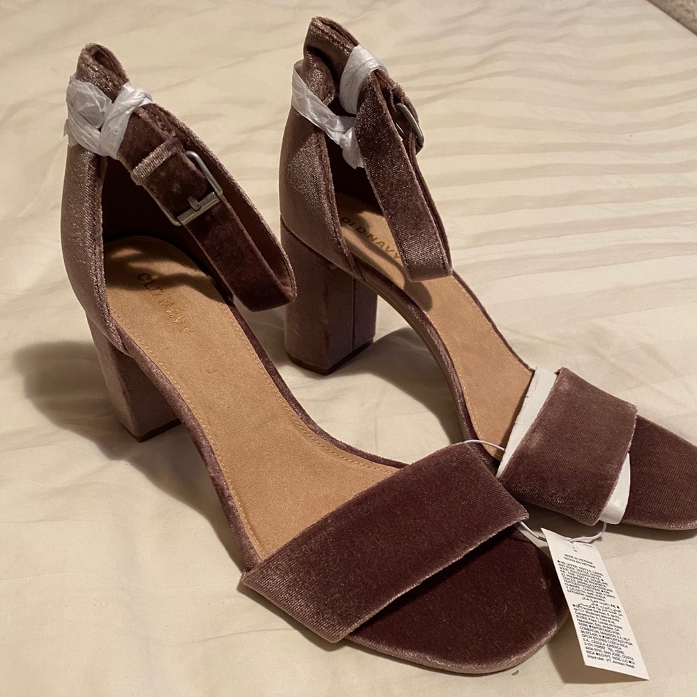 Size 9 velvet block heel